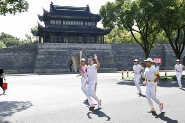 笑臉與熱情刷屏！這名火炬手是景興人！